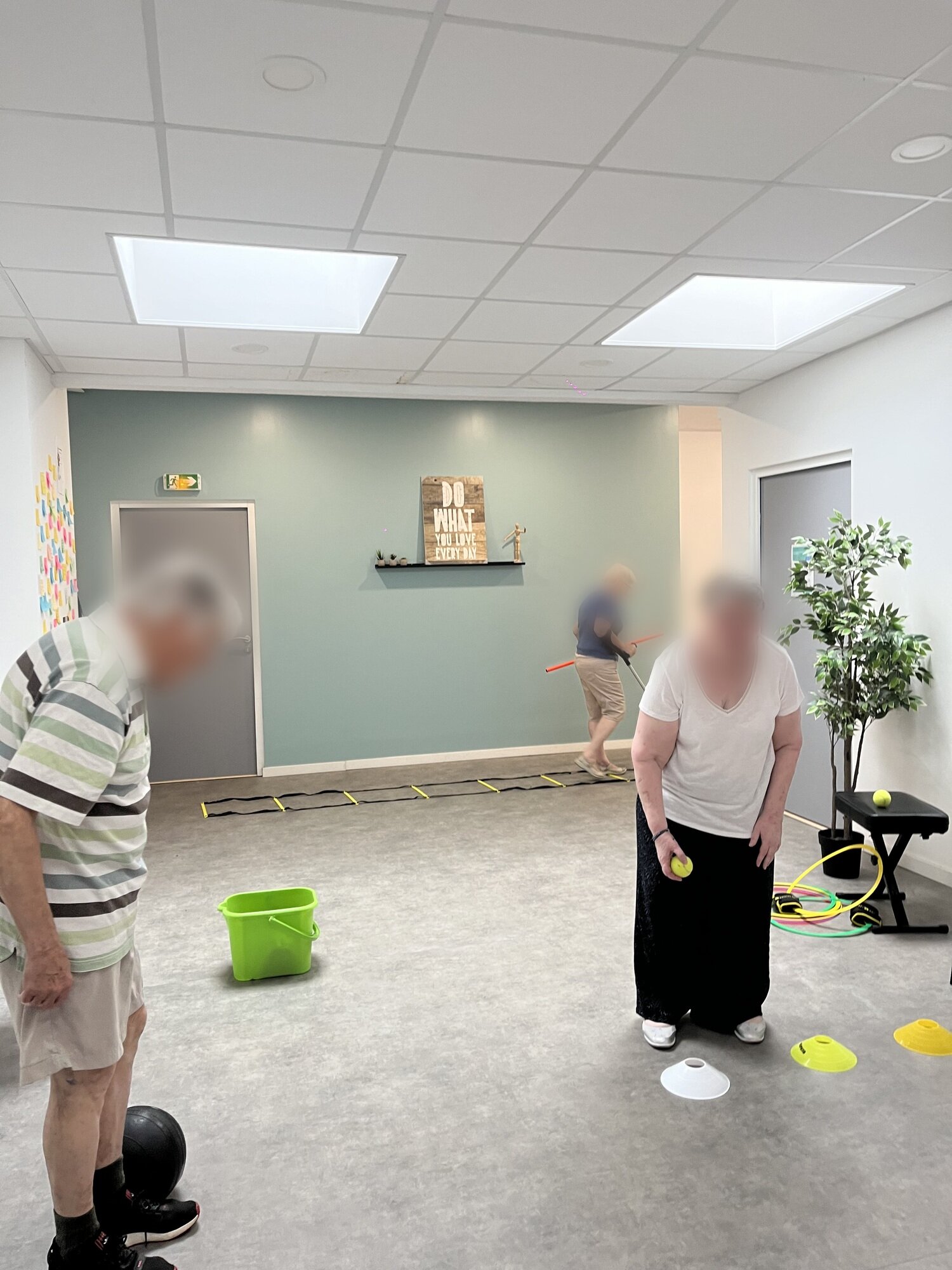 Séance collective d'activité physique adaptée au cabinet