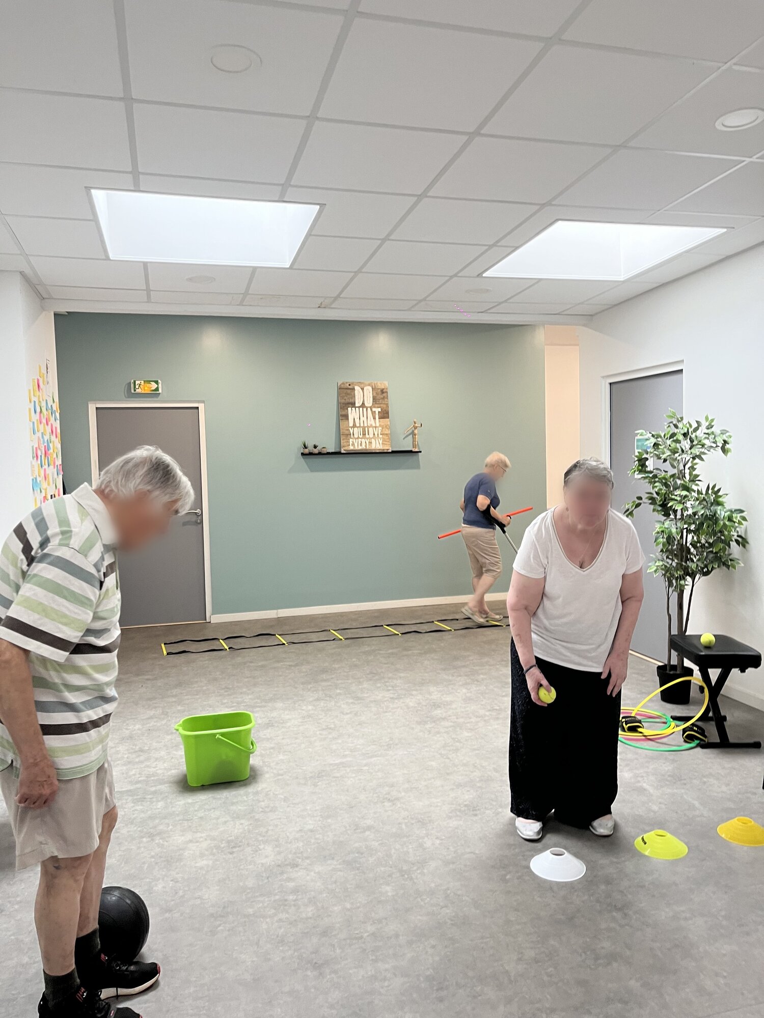 Séance collective d'activité physique adaptée au cabinet